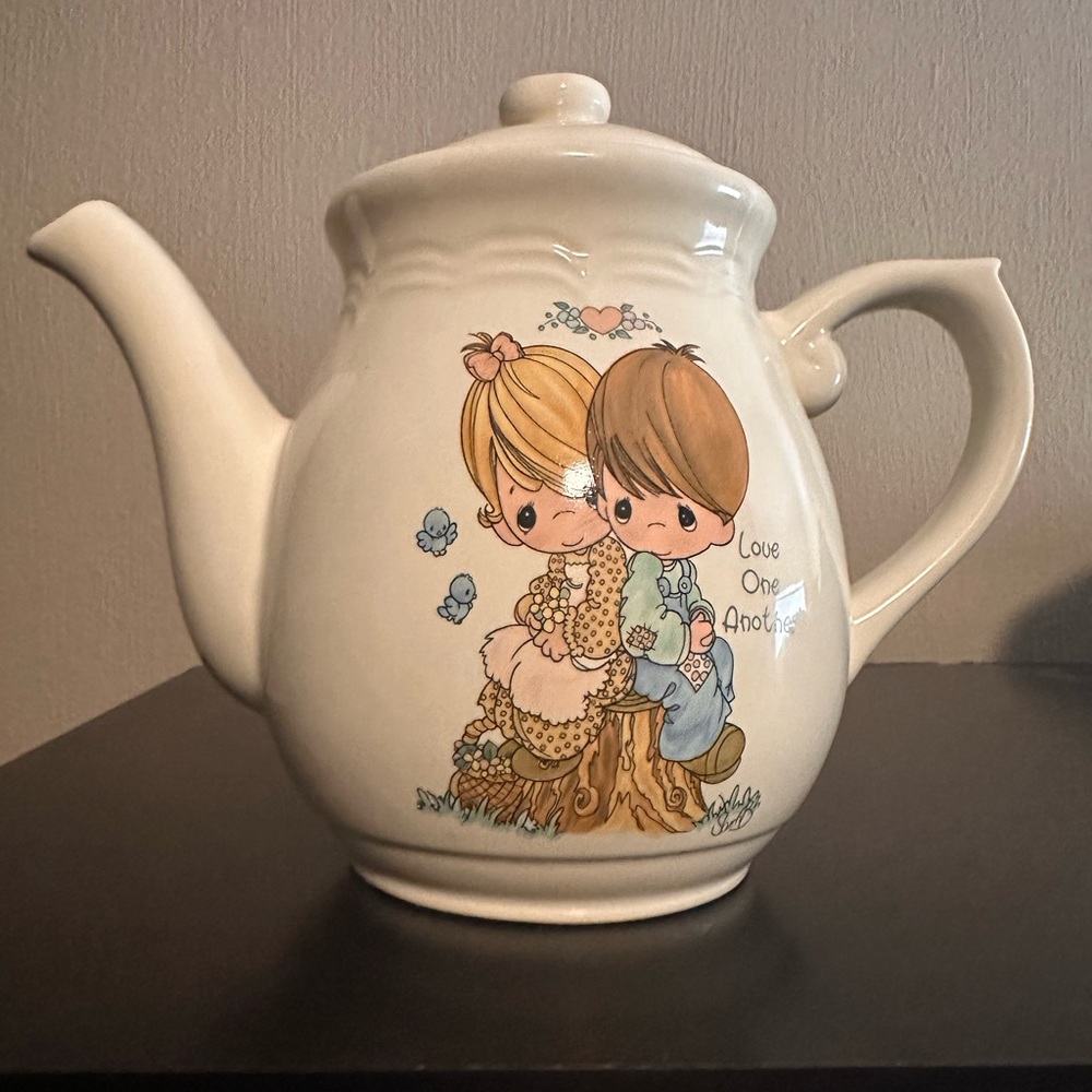Vintage 1994 Precious Moments LOVE ONE ANOTHER Teapot